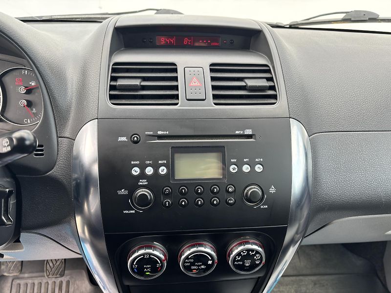 Suzuki SX4 (2007) 1.6 VVT 79KW 4x4 - fotka 23 z 26