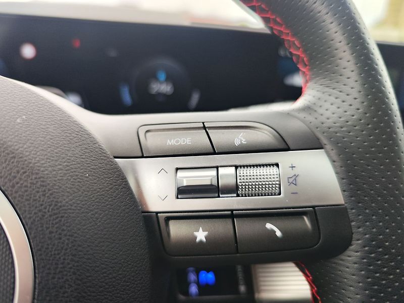 Hyundai Kona EV/65kWh N-Line Premium AT - fotka 31 z 38