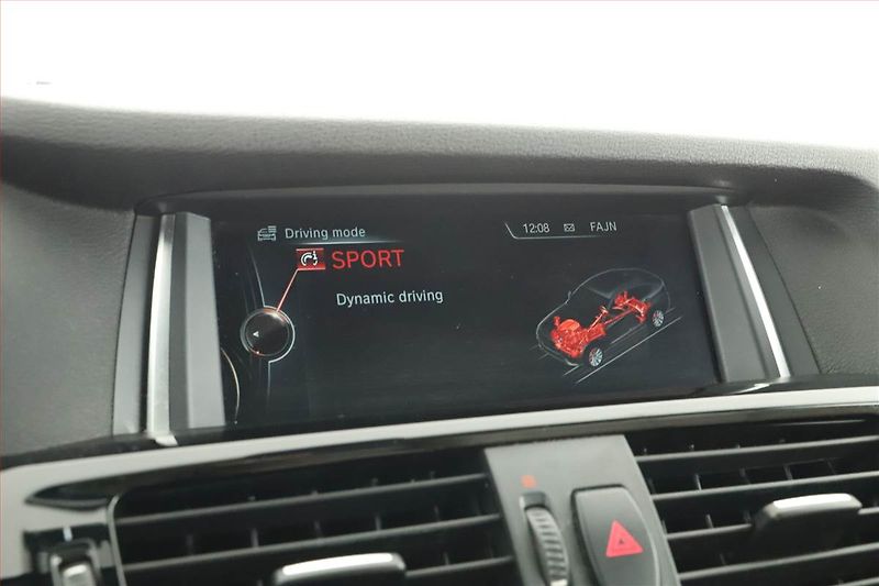 BMW X4 (2014) xDrive20d, 4X4, Automat - fotka 11 z 20