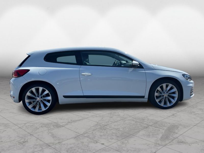 Volkswagen Scirocco 2.0 TSI DSG6° - fotka 8 z 26