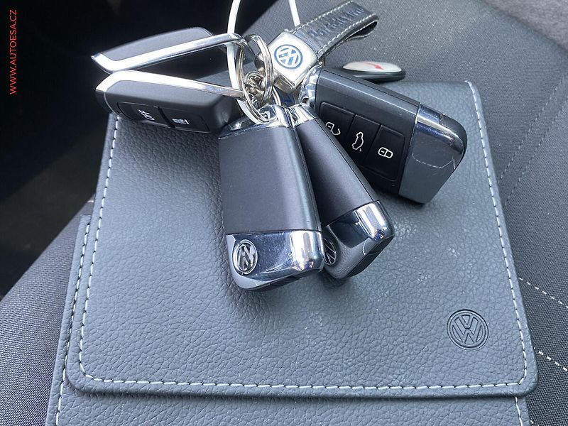 Volkswagen Passat (2020) 2.0 TDi 4Motion, ČR - fotka 24 z 24