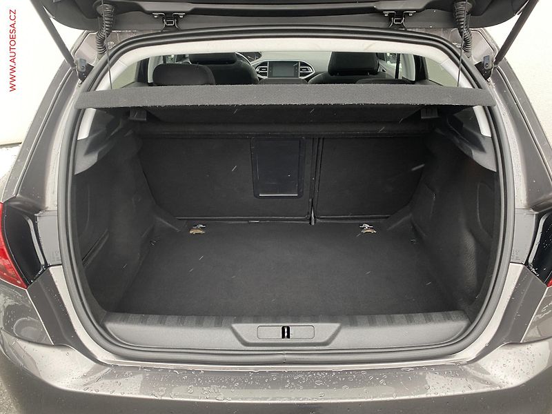 Peugeot 308 (2020) 1.2 PT, Allure, navi, panor - fotka 7 z 18