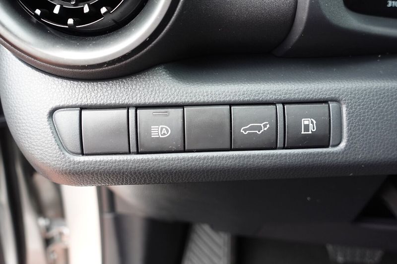 Toyota C-HR 2,0HSD 4x4 Executive Premiere - fotka 21 z 37
