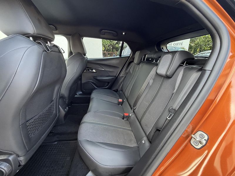 Peugeot 2008 GT 1.2 PureTech 130 S&S MAN6 - fotka 26 z 29