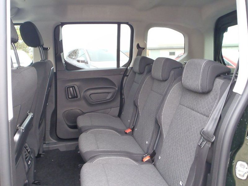 Opel Combo Life Elegance Plus 1.5 CDTI - fotka 11 z 29
