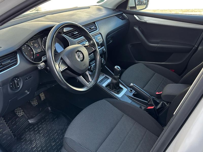 Škoda Octavia AMBITION - fotka 6 z 24