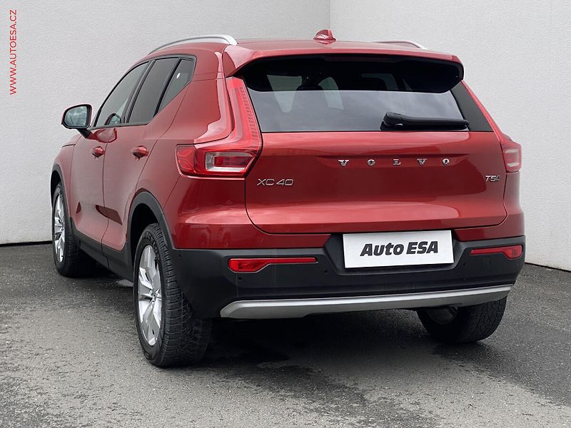 Volvo XC40 (2019) 2.0T5 AWD, 2.maj,ČR - fotka 6 z 17