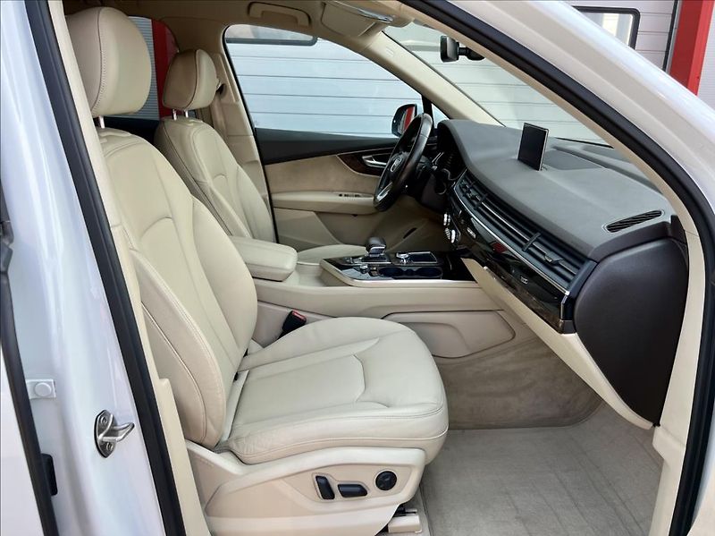Audi Q7 3,0 TDi  MATRIX  VZDUCH  200kW - fotka 24 z 54
