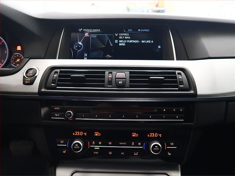 BMW Řada 5 (2015) 530d xDrive, 4X4, Automat - fotka 12 z 21