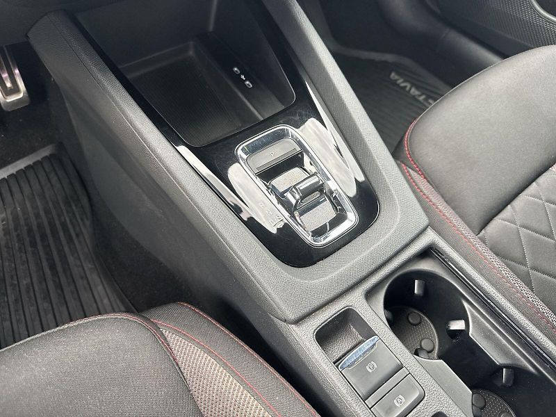 Škoda Octavia (2021) 2.0 TSI DSG RS - fotka 27 z 36