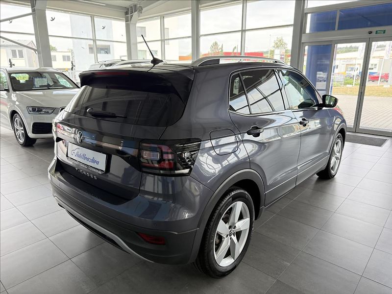 Volkswagen T-Cross 1,5   TSI 110kW,DSG,STYLE,1.MA - fotka 6 z 26