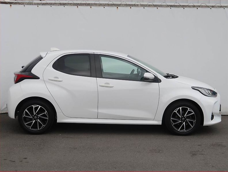 Toyota Yaris (2021) 1.5 VVT-i, Automat, Serv.kniha - fotka 6 z 20