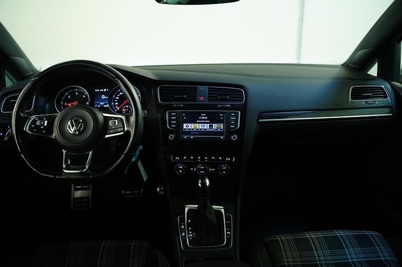 Volkswagen Golf - fotka 5 z 29