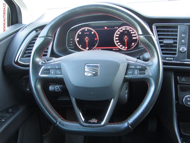 Seat Leon (2019) 2.0 TDI, ČR, FR, DSG, LED - fotka 14 z 20