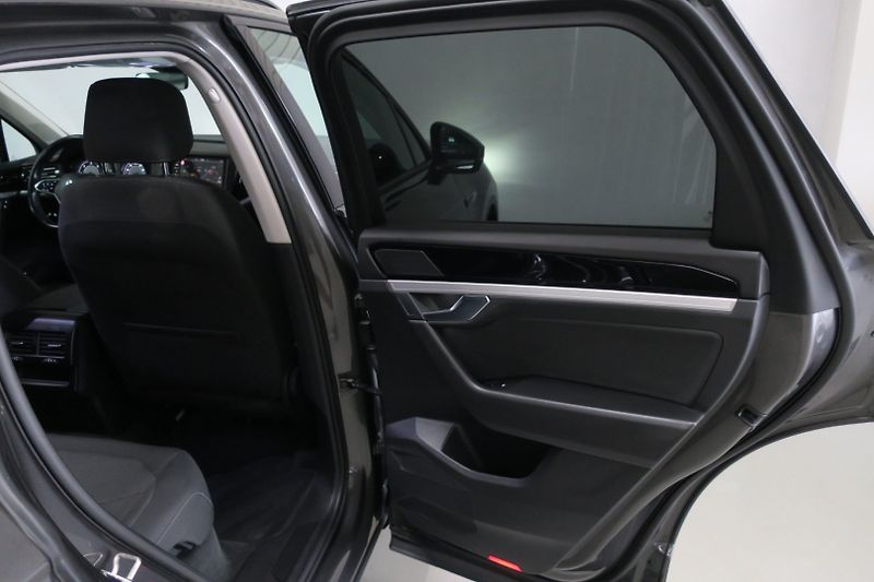 Volkswagen Touareg (2022) 3,0 TDI V6 ČR tažné 3,5t - fotka 40 z 50