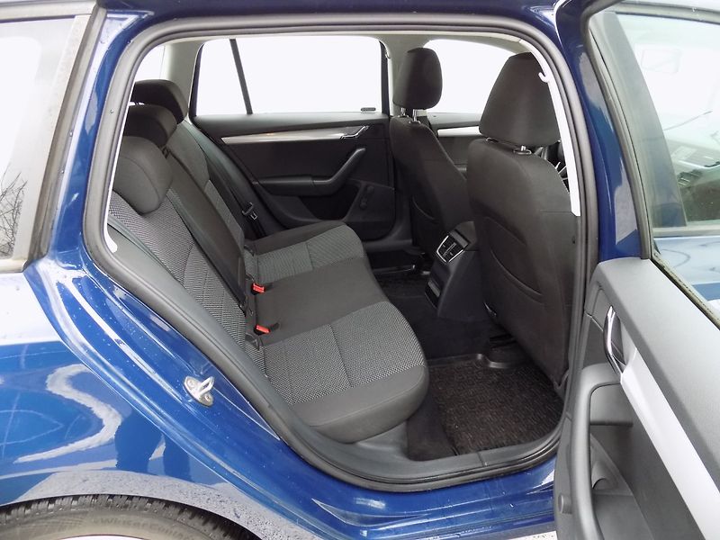 Škoda Octavia (2015) 1.4TSi/1.Maj.ČR/klimatizace/ - fotka 17 z 32