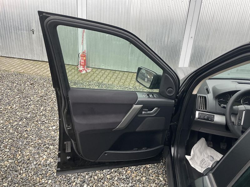 Land Rover Freelander 2.2TD4 160PS 4x4 136TKM SPORT! - fotka 104 z 201