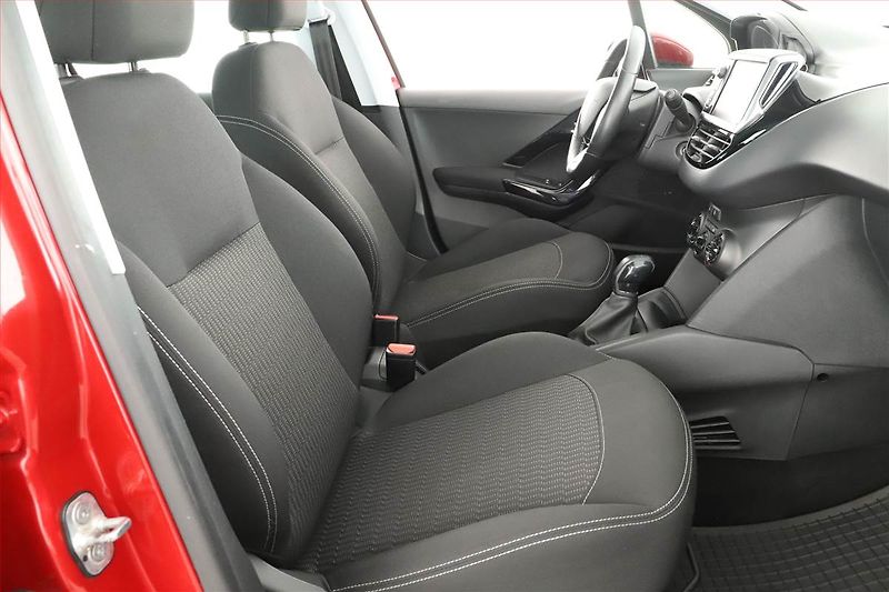 Peugeot 208 (2018) Active 1.2 PureTech, ČR,1.maj - fotka 7 z 14