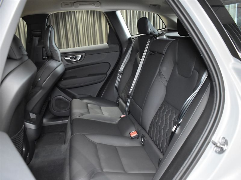 Volvo XC60 2,0 B5 AWD PLUS BLIS,Bezklíč - fotka 9 z 23