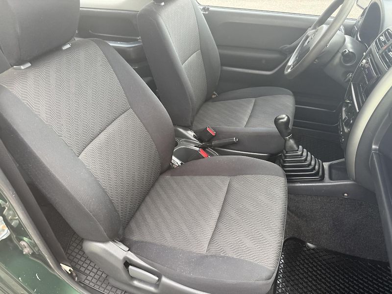 Suzuki Jimny 1,3i 4x4 63kW Tažné - fotka 13 z 21