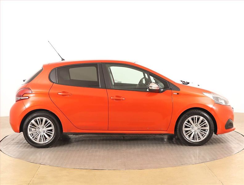 Peugeot 208 (2016) 1.2 PureTech, Tempomat - fotka 6 z 16