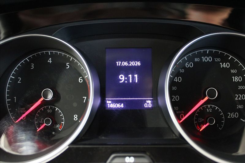 Volkswagen Touran 1,2 TSI 1.majitel - fotka 16 z 31