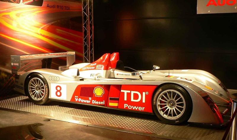 Závod v roce 2006 znamenal první vítězství v Le Mans pro sportovní vůz s naftovým motorem , kterým bylo Audi R10 TDI.
