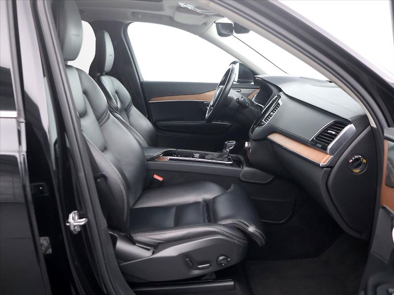 Volvo XC90 2,0 D5 173kW Inscription 4x4 D - fotka 13 z 43
