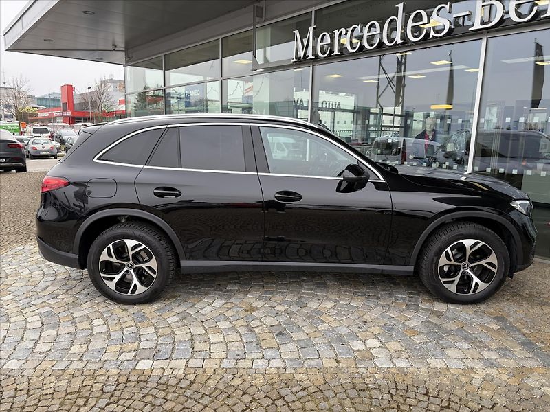 Mercedes-Benz GLC 300de 4MATIC - fotka 26 z 32
