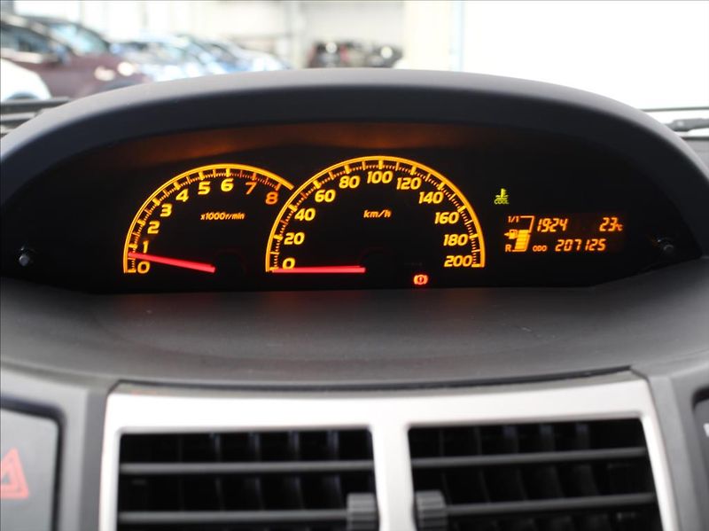 Toyota Yaris 1,3 i 73kW 2.maj.ČR STK - fotka 16 z 16