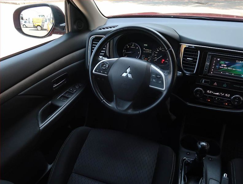 Mitsubishi Outlander (2014) 2.2 DI-D, 4X4, Navi, Tempomat - fotka 7 z 19