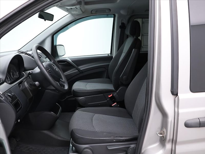 Mercedes-Benz Vito 3,0 165 kW, 6 míst, Automat - fotka 9 z 25
