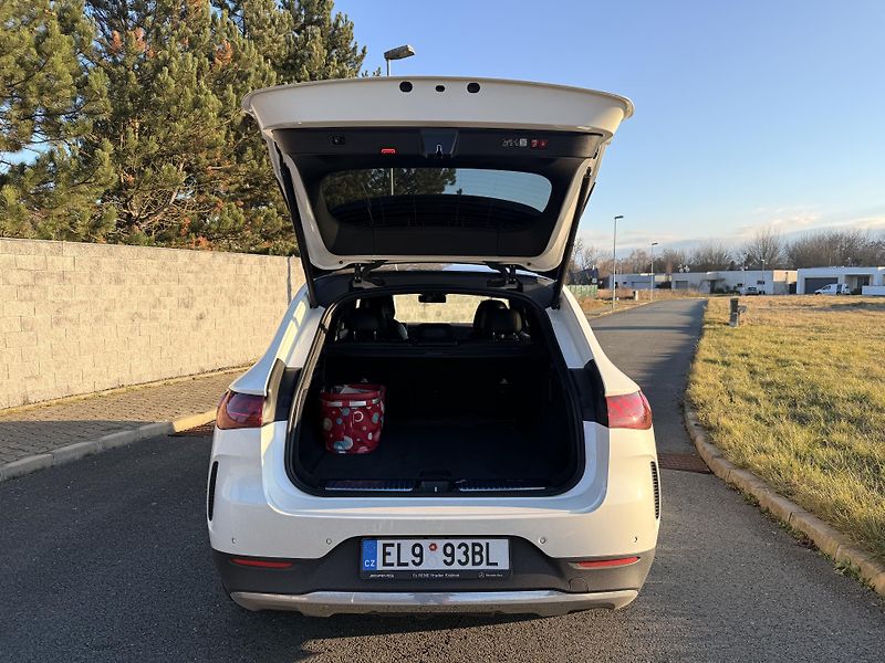 Mercedes-Benz EQE (2023) 500 4MATIC - fotka 8 z 15