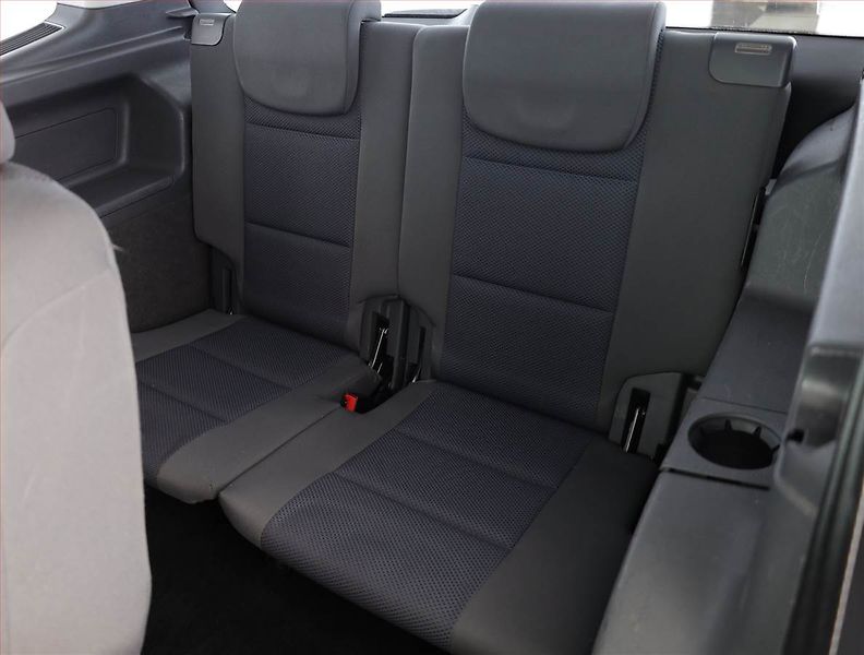 Volkswagen Touran (2011) 1.6 TDI, 7 míst, Tempomat - fotka 16 z 18