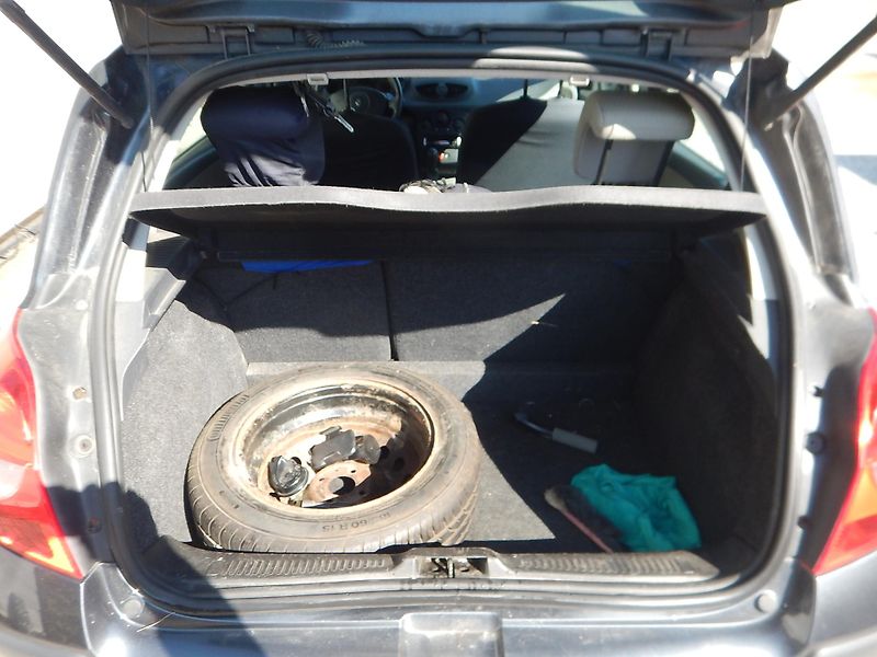 Renault Clio 1.4i, 72 kW, KLIMA - fotka 14 z 21