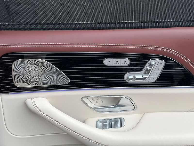 Mercedes-Benz GLS 4MATIC MAYBACH - fotka 31 z 38