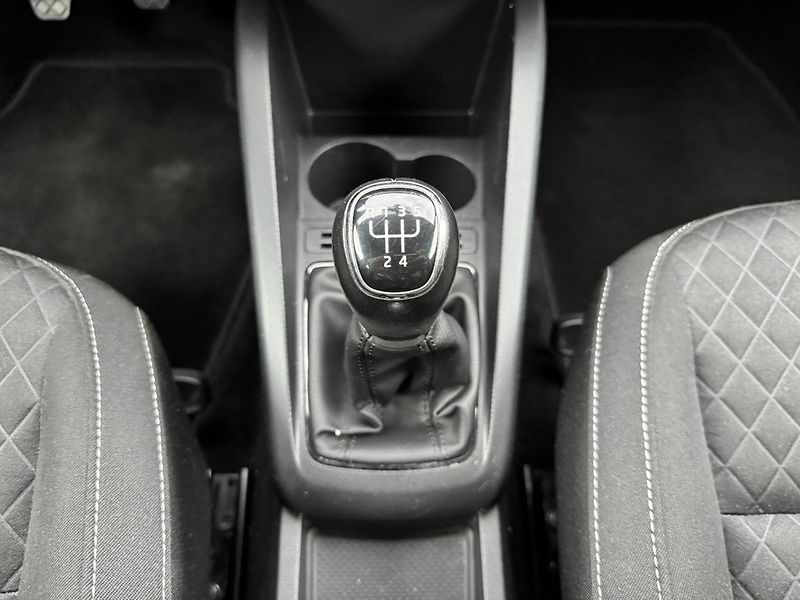 Škoda Fabia (2017) 1.2TSi Style Navi Digi Klima - fotka 8 z 49
