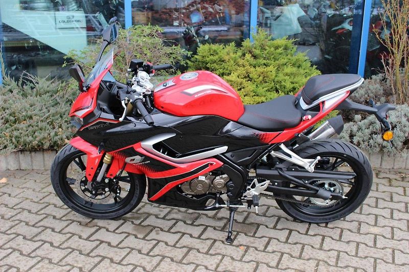 QJ Motor SRK 125 R (2025) NOVINKA 2025 SKLADEM - fotka 7 z 8