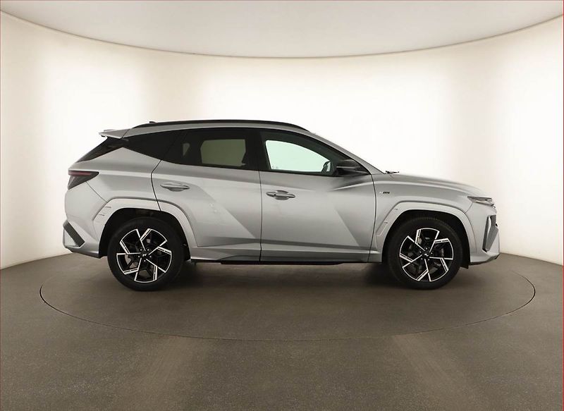 Hyundai Tucson (2025) 1.6 T-GDI, N-LINE, DPH - fotka 6 z 17