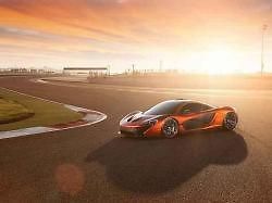 McLaren ukázal testovací mulu supersportu s volantem uprostřed.