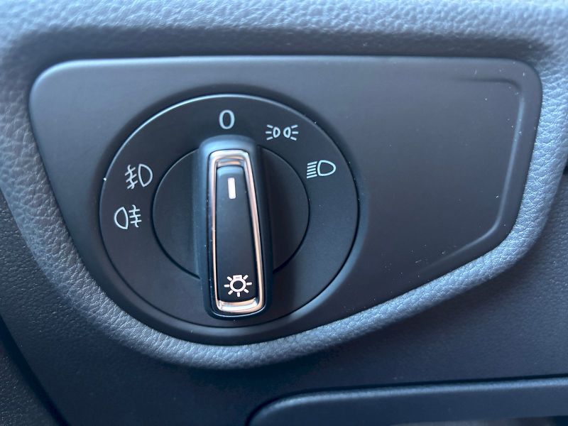 Volkswagen Touran (2022) 1.5 TSI 110kW HighLine 7 míst - fotka 11 z 35