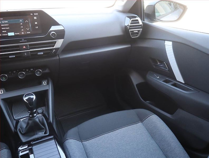 Citroën C4 (2025) 1.2 PureTech, ČR,1.maj - fotka 8 z 16