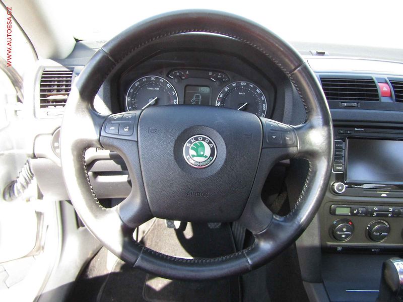 Škoda Octavia (2008) 1.9 TDi, xenon, autoAC - fotka 18 z 19