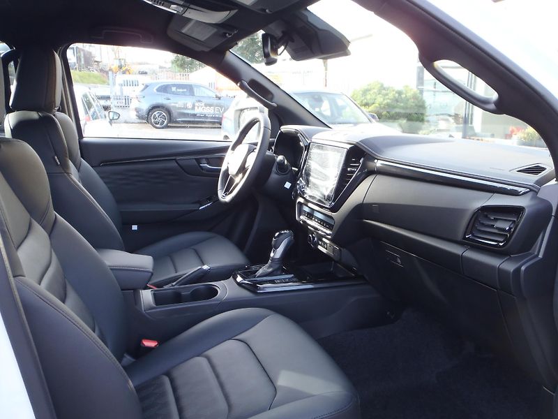Isuzu D-Max Double Cab V-CROSS 4x4 - fotka 10 z 27