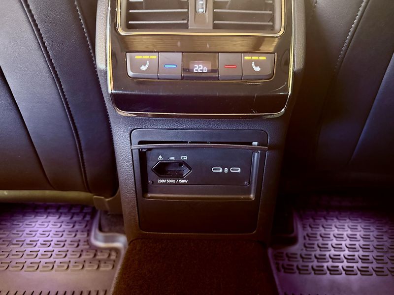 Škoda Superb 2.0 TSi 206 Kw DSG 4x4 Scout - fotka 27 z 32