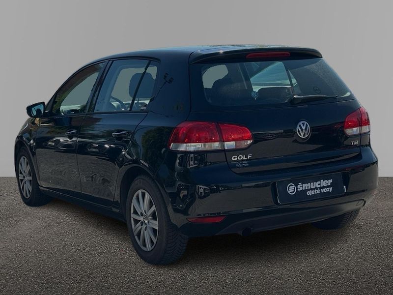 Volkswagen Golf Hatchback 1,2 TSI - fotka 2 z 6