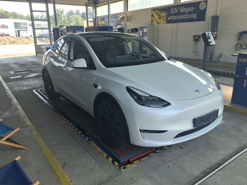 Tesla Model Y LONG RANGE DUAL MOTOR  TZ 94% - fotka 1 z 7