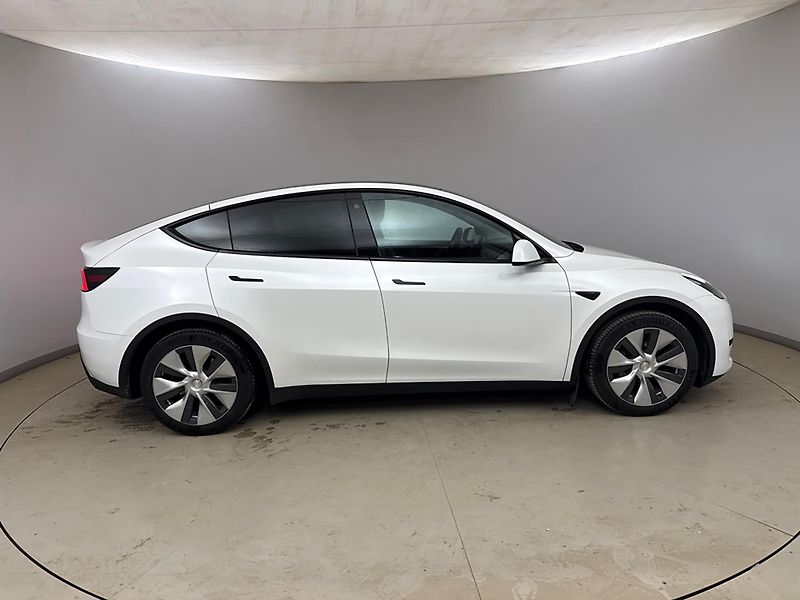 Tesla Model Y (2023) RWD LFP | Tažné 1 600 kg - fotka 2 z 7