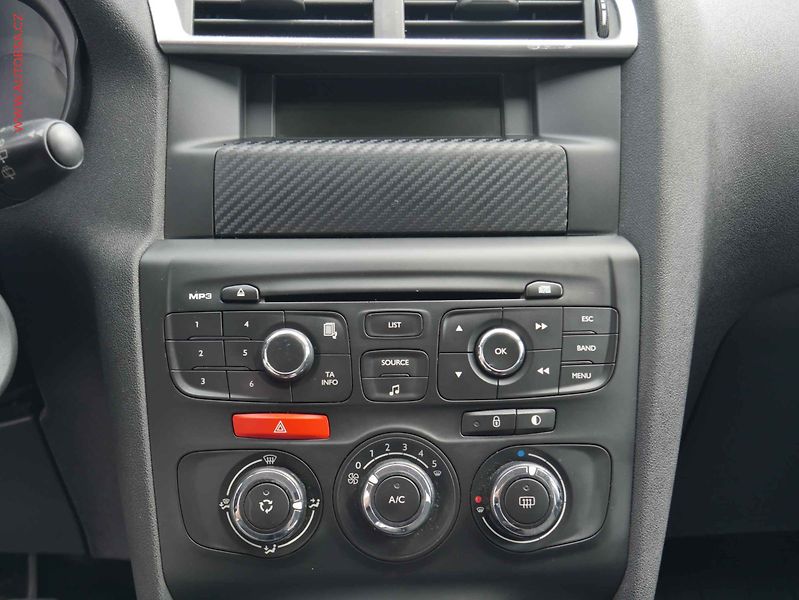 Citroën C4 (2012) 1.4i, 2.maj,ČR, AC - fotka 11 z 18