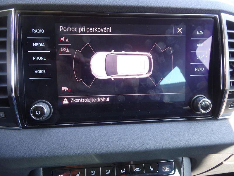 Škoda Karoq 1.5TSi DSG taž.zař. Plná nádrž - fotka 25 z 50